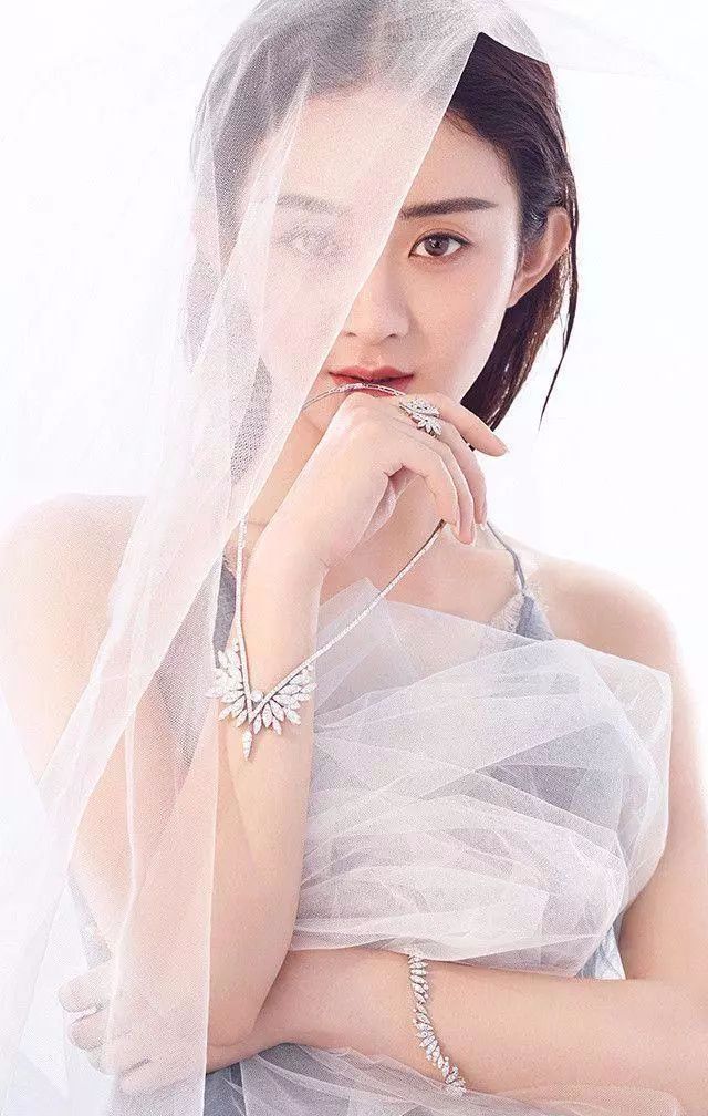 揭秘131明星美女背后的故事，自信与成就感的魔力闪耀人生路
