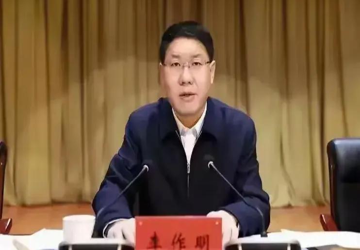官场风云最新章节揭秘，日常趣事与情感纽带交织的官场风云